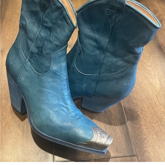 New without the box. Free People Bryden Western boots. - Picture 4 of 7